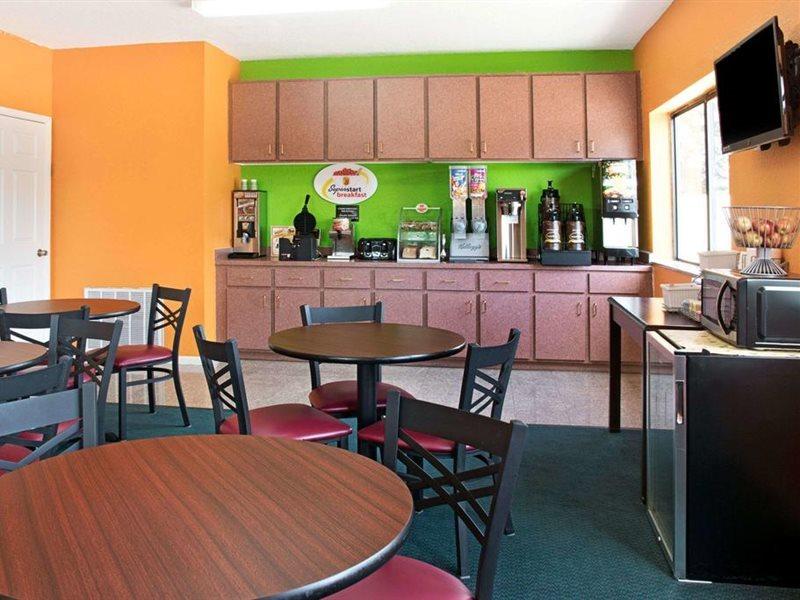 Super 8 By Wyndham Houston/Brookhollow Nw Buitenkant foto