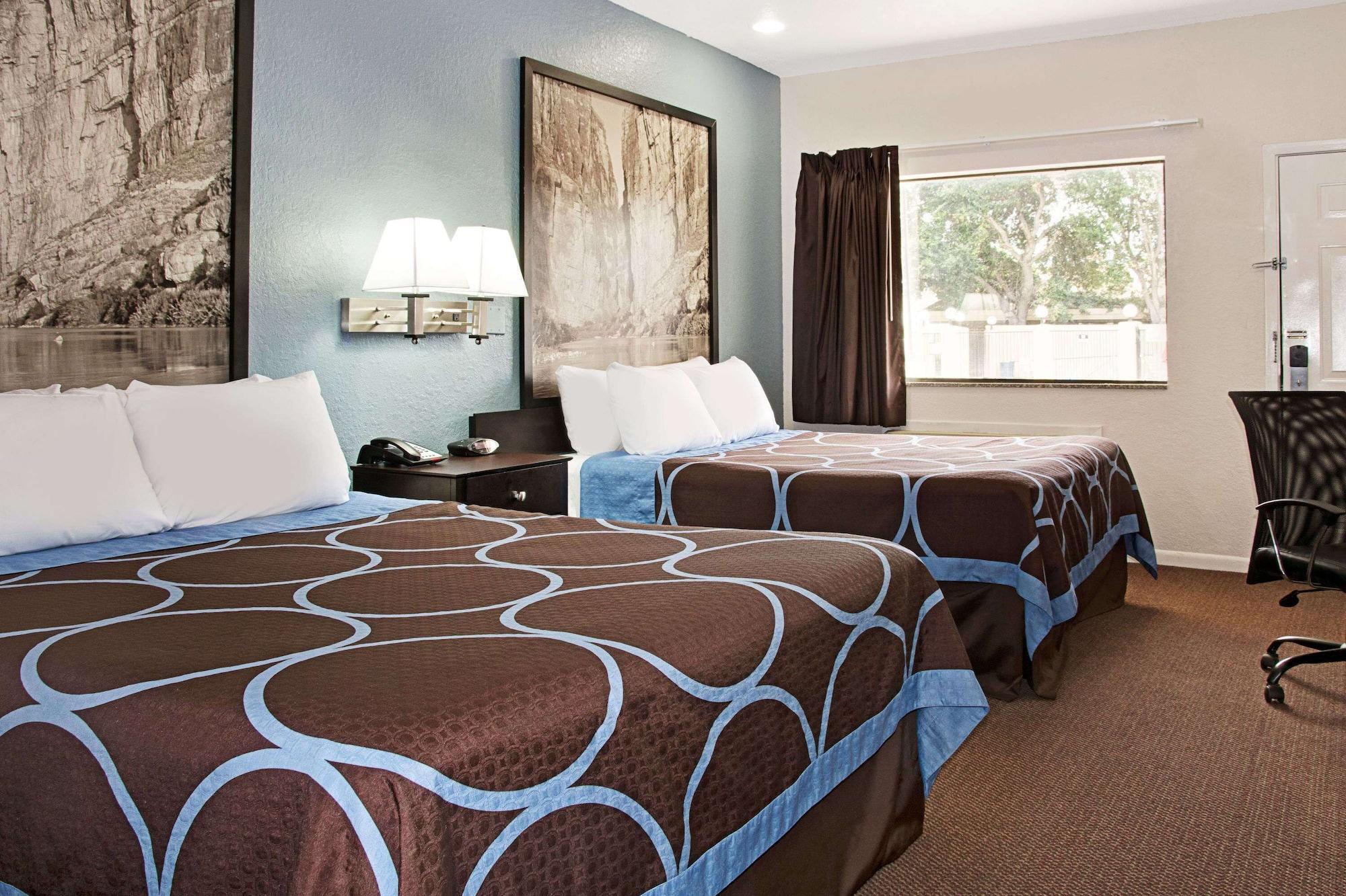 Super 8 By Wyndham Houston/Brookhollow Nw Buitenkant foto