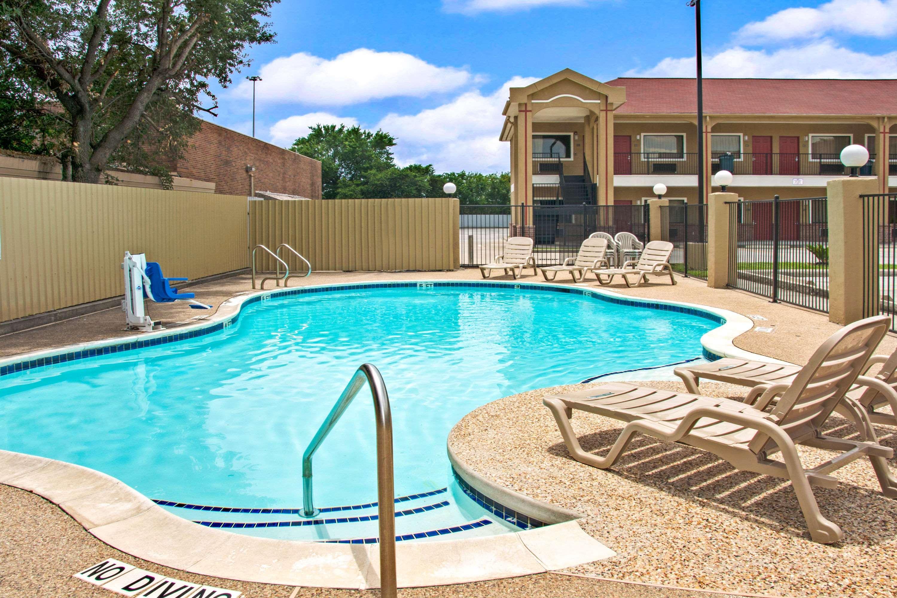 Super 8 By Wyndham Houston/Brookhollow Nw Buitenkant foto