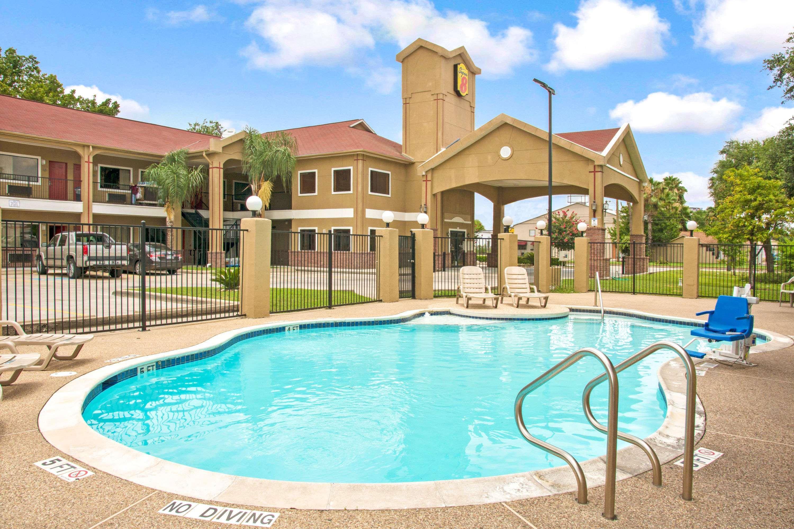 Super 8 By Wyndham Houston/Brookhollow Nw Buitenkant foto
