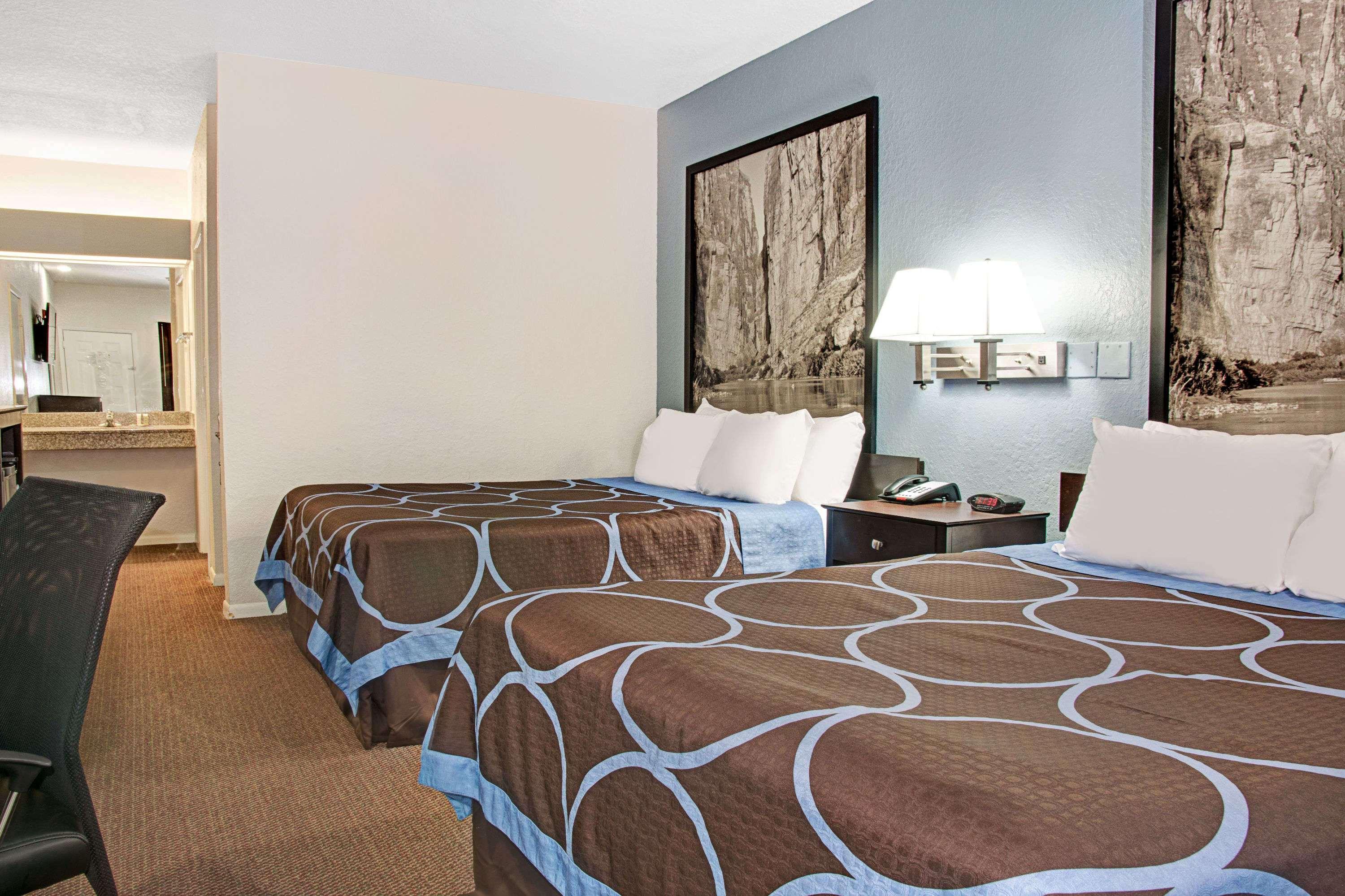 Super 8 By Wyndham Houston/Brookhollow Nw Buitenkant foto